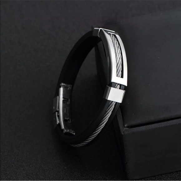 Men’s Stainless Steel Bracelet Black & Silver - Picture 6 of 8
